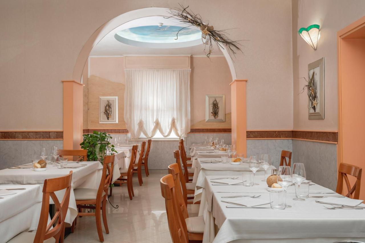 Albergo Ristorante Pozzi Bellaria-Igea Marina Exterior foto