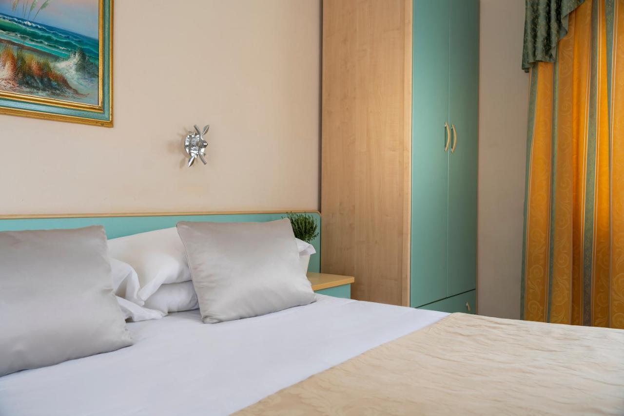 Albergo Ristorante Pozzi Bellaria-Igea Marina Exterior foto