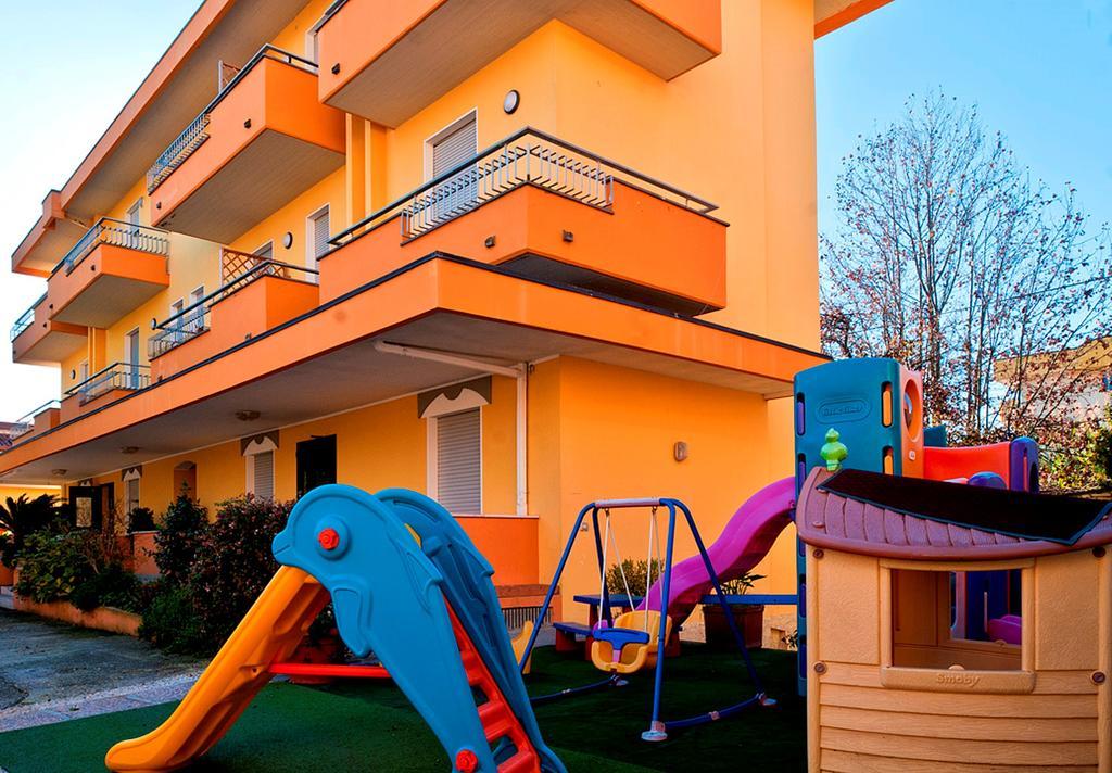 Albergo Ristorante Pozzi Bellaria-Igea Marina Exterior foto