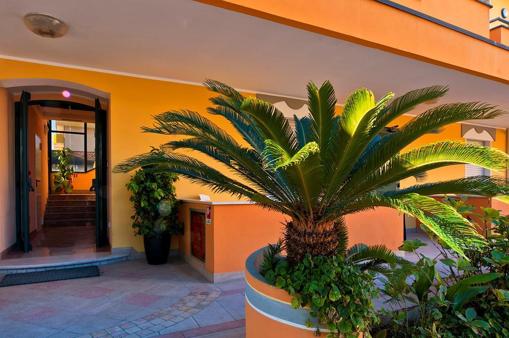Albergo Ristorante Pozzi Bellaria-Igea Marina Exterior foto