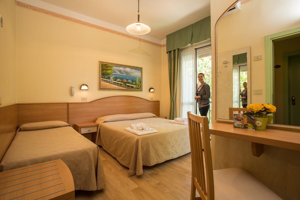 Albergo Ristorante Pozzi Bellaria-Igea Marina Exterior foto